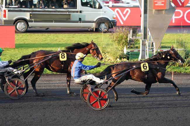 Photo d'arrivée de la course pmu PRIX JACQUES DE VAULOGE à PARIS-VINCENNES le Samedi 23 novembre 2019