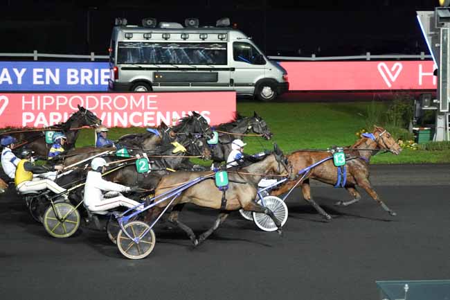 Photo d'arrivée de la course pmu PRIX DE ROZAY-EN-BRIE à PARIS-VINCENNES le Samedi 23 novembre 2019