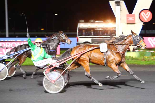 Photo d'arrivée de la course pmu PRIX HILDA à PARIS-VINCENNES le Vendredi 29 novembre 2019