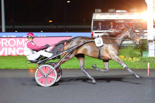 Photo d'arrivée de la course pmu PRIX VOURASIE à PARIS-VINCENNES le Vendredi 29 novembre 2019