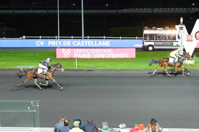 Photo d'arrivée de la course pmu PRIX DE CASTELLANE à PARIS-VINCENNES le Samedi 30 novembre 2019