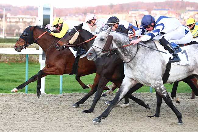 Photo d'arrivée de la course pmu PRIX D'OMAHA BEACH à DEAUVILLE le Dimanche 1 décembre 2019