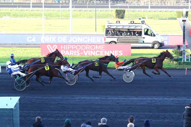 Photo d'arrivée de la course pmu PRIX DE JONCHERY à PARIS-VINCENNES le Lundi 2 décembre 2019
