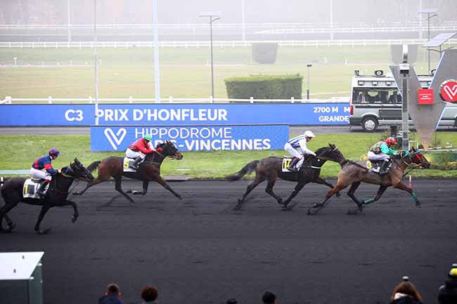 Photo d'arrivée de la course pmu PRIX D'HONFLEUR à PARIS-VINCENNES le Jeudi 5 décembre 2019