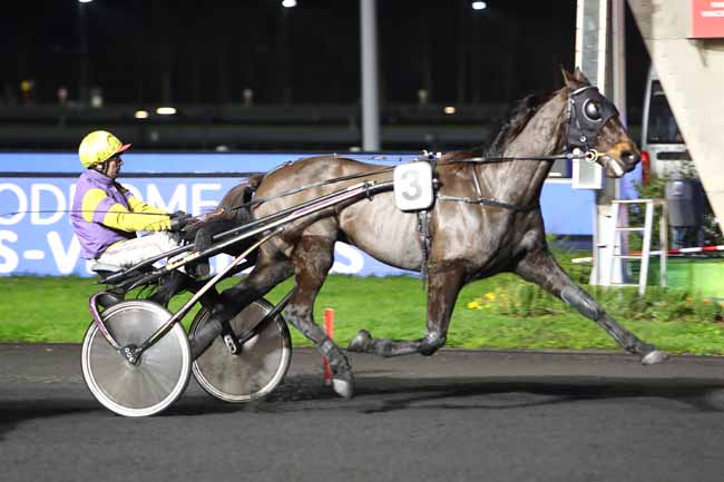 Photo d'arrivée de la course pmu PRIX MELUSINA à PARIS-VINCENNES le Vendredi 6 décembre 2019