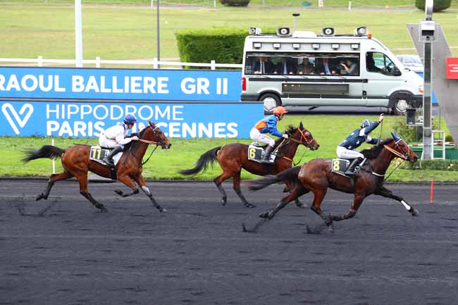 Photo d'arrivée de la course pmu PRIX RAOUL BALLIERE à PARIS-VINCENNES le Samedi 7 décembre 2019