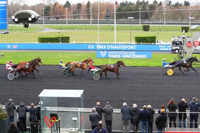 Photo d'arrivée de la course pmu PRIX D'HAUTEFORT à PARIS-VINCENNES le Samedi 7 décembre 2019