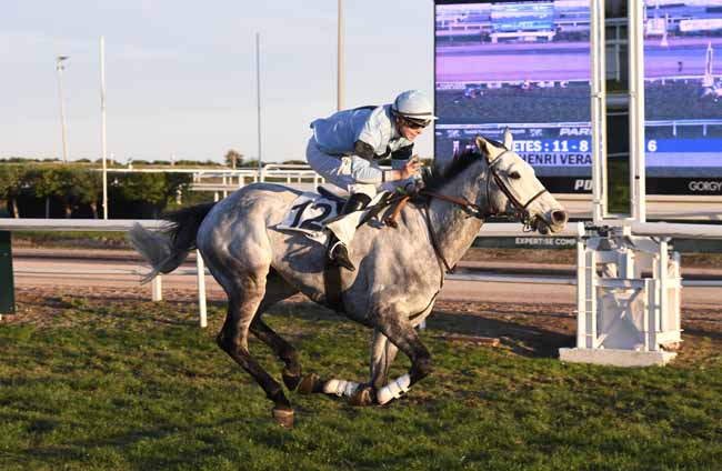 Photo d'arrivée de la course pmu PRIX HENRI VERAN à CAGNES-SUR-MER le Lundi 9 décembre 2019