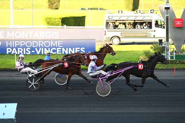 Photo d'arrivée de la course pmu PRIX DE MONTARGIS à PARIS-VINCENNES le Lundi 9 décembre 2019