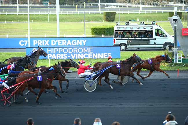 Photo d'arrivée de la course pmu PRIX D'ERAGNY à PARIS-VINCENNES le Lundi 9 décembre 2019