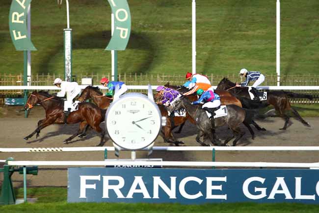 Photo d'arrivée de la course pmu PRIX DE L'ENGUERANDE à CHANTILLY le Jeudi 12 décembre 2019