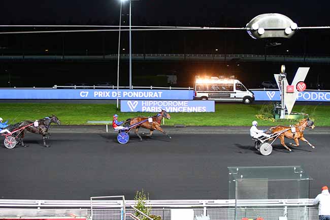 Photo d'arrivée de la course pmu PRIX DE PONDURAT à PARIS-VINCENNES le Vendredi 13 décembre 2019