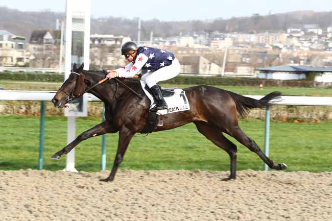 Photo d'arrivée de la course pmu PRIX KINGMAMBO à DEAUVILLE le Vendredi 13 décembre 2019