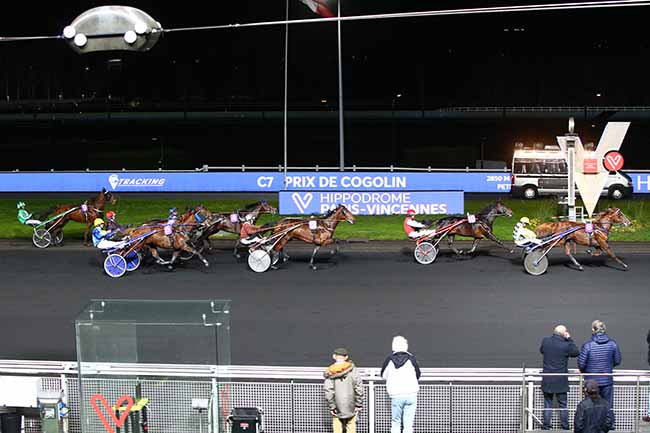 Photo d'arrivée de la course pmu PRIX DE COGOLIN à PARIS-VINCENNES le Samedi 14 décembre 2019