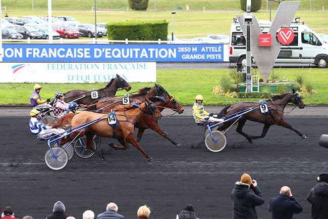Photo d'arrivée de la course pmu PRIX DE LA FEDERATION FRANCAISE D'EQUITATION à PARIS-VINCENNES le Dimanche 15 décembre 2019
