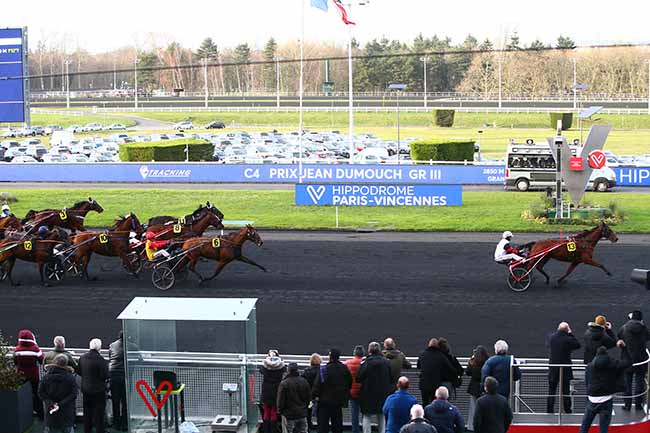 Photo d'arrivée de la course pmu PRIX JEAN DUMOUCH à PARIS-VINCENNES le Dimanche 15 décembre 2019