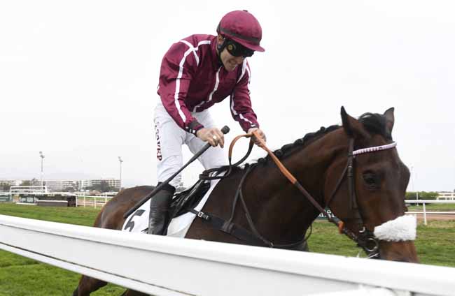 Photo d'arrivée de la course pmu PRIX DE LA VESUBIE à CAGNES-SUR-MER le Mardi 17 décembre 2019