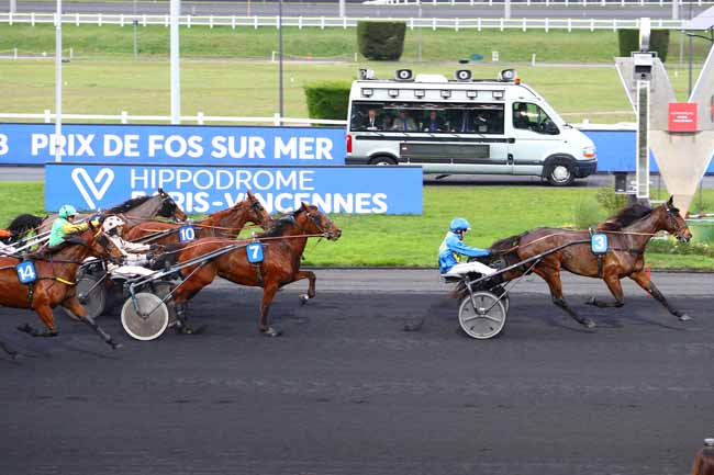 Photo d'arrivée de la course pmu PRIX DE FOS-SUR-MER à PARIS-VINCENNES le Mardi 17 décembre 2019