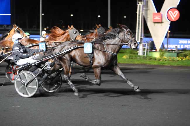 Photo d'arrivée de la course pmu PRIX DE MAULEON à PARIS-VINCENNES le Vendredi 20 décembre 2019