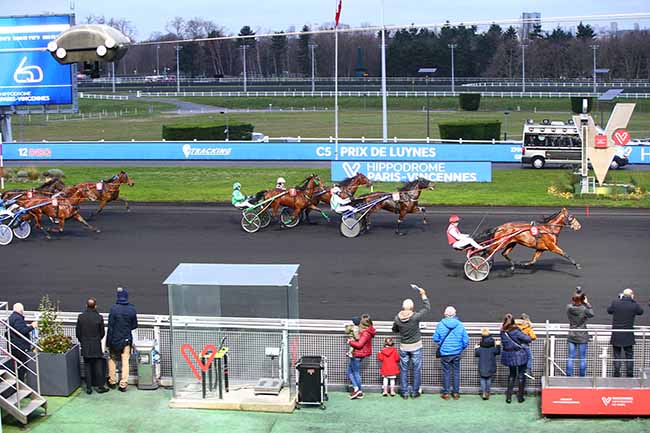 Photo d'arrivée de la course pmu PRIX DE LUYNES à PARIS-VINCENNES le Samedi 21 décembre 2019