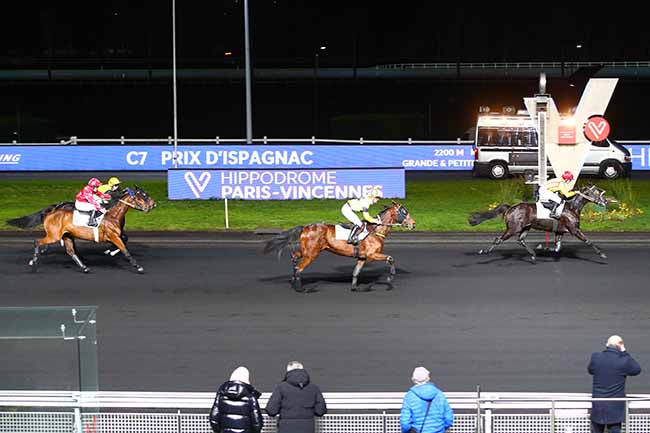 Photo d'arrivée de la course pmu PRIX D'ISPAGNAC à PARIS-VINCENNES le Samedi 21 décembre 2019