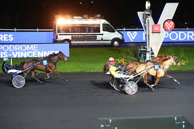 Photo d'arrivée de la course pmu PRIX DE FOUGERES à PARIS-VINCENNES le Samedi 21 décembre 2019