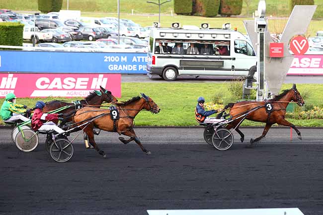 Photo d'arrivée de la course pmu PRIX CASE IH à PARIS-VINCENNES le Dimanche 22 décembre 2019