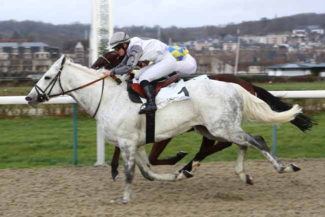 Photo d'arrivée de la course pmu PRIX DE BREUIL à DEAUVILLE le Dimanche 22 décembre 2019