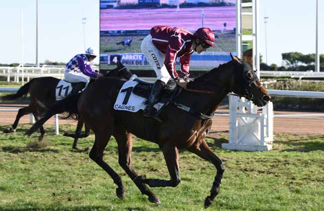 Photo d'arrivée de la course pmu PRIX DE BIRMINGHAM à CAGNES-SUR-MER le Mardi 24 décembre 2019