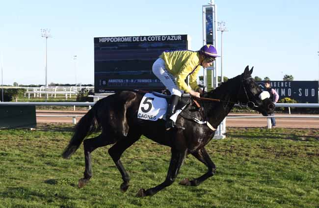 Photo d'arrivée de la course pmu PRIX DE LA BOURGOGNE à CAGNES-SUR-MER le Mardi 24 décembre 2019