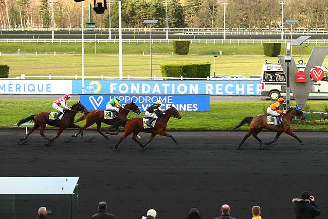 Photo d'arrivée de la course pmu PRIX D'HARFLEUR à PARIS-VINCENNES le Mercredi 25 décembre 2019