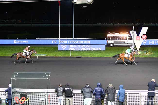 Photo d'arrivée de la course pmu PRIX D'ISSOUDUN à PARIS-VINCENNES le Mercredi 25 décembre 2019