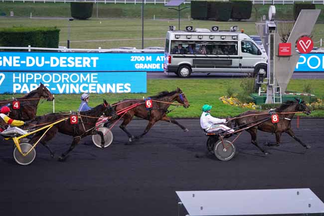 Photo d'arrivée de la course pmu PRIX DE LOUVIGNE-DU-DESERT à PARIS-VINCENNES le Jeudi 26 décembre 2019
