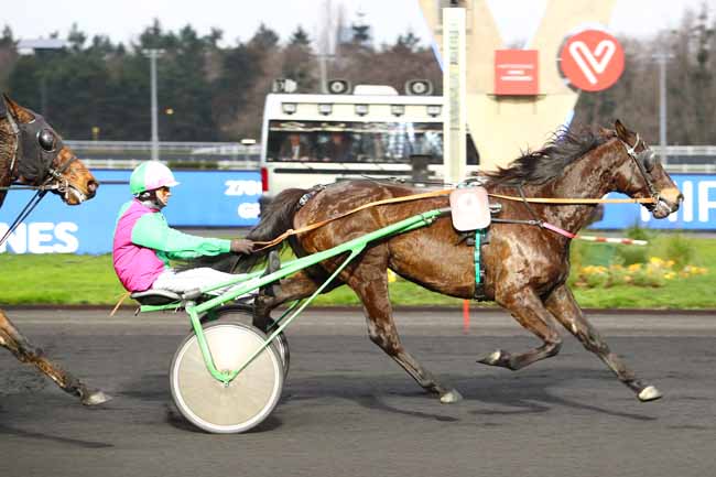 Photo d'arrivée de la course pmu PRIX DE COMPIEGNE à PARIS-VINCENNES le Vendredi 27 décembre 2019