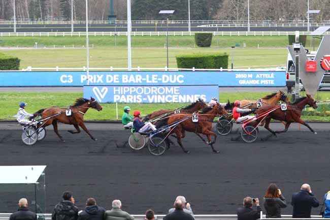 Photo d'arrivée de la course pmu PRIX DE BAR-LE-DUC à PARIS-VINCENNES le Samedi 28 décembre 2019