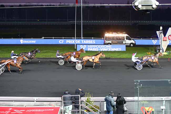 Photo d'arrivée de la course pmu PRIX DE TARBES à PARIS-VINCENNES le Mardi 31 décembre 2019