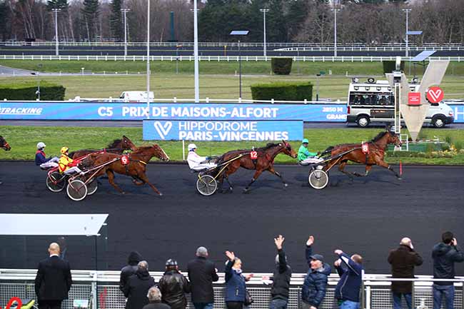 Photo d'arrivée de la course pmu PRIX DE MAISONS-ALFORT à PARIS-VINCENNES le Samedi 4 janvier 2020