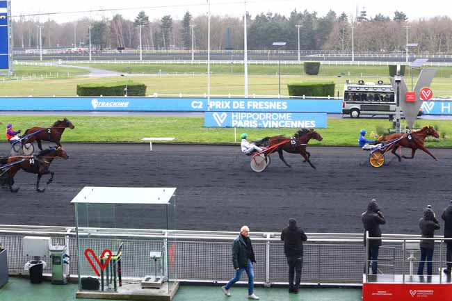Photo d'arrivée de la course pmu PRIX DE FRESNES à PARIS-VINCENNES le Vendredi 10 janvier 2020