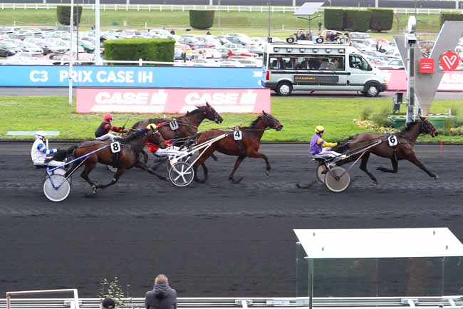 Photo d'arrivée de la course pmu PRIX DE TOULOUSE à PARIS-VINCENNES le Dimanche 12 janvier 2020