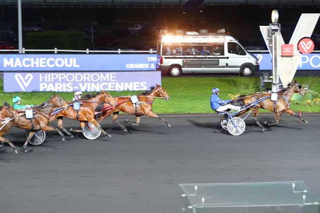 Photo d'arrivée de la course pmu PRIX DE MACHECOUL à PARIS-VINCENNES le Dimanche 12 janvier 2020