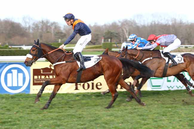 Photo d'arrivée de la course pmu PRIX CALIXTE BAYROU à PAU le Vendredi 24 janvier 2020