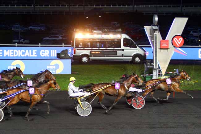 Photo d'arrivée de la course pmu PRIX DE LA FONDATION POUR LA RECHERCHE MEDICALE à PARIS-VINCENNES le Dimanche 26 janvier 2020