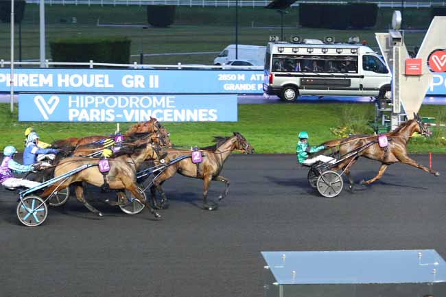 Photo d'arrivée de la course pmu PRIX EPHREM HOUEL à PARIS-VINCENNES le Samedi 8 février 2020