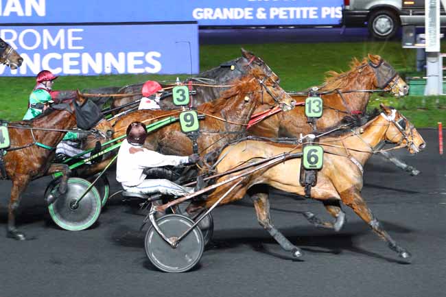 Photo d'arrivée de la course pmu PRIX DE GRIGNAN à PARIS-VINCENNES le Samedi 8 février 2020