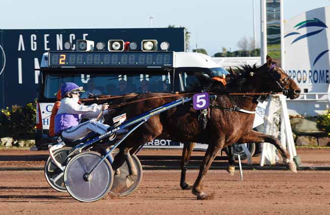 Photo d'arrivée de la course pmu PRIX DE SETUBAL à CAGNES-SUR-MER le Vendredi 14 février 2020
