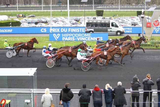 Photo d'arrivée de la course pmu PRIX DU FINISTERE à PARIS-VINCENNES le Dimanche 16 février 2020