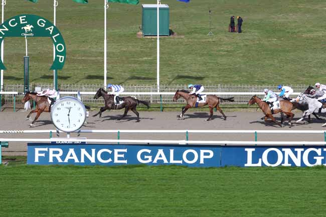 Photo d'arrivée de la course pmu PRIX DE LA ROUTE DES SANGLIERS à CHANTILLY le Vendredi 21 février 2020