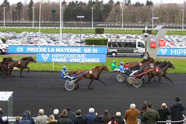 Photo d'arrivée de la course pmu PRIX DE LA MAYENNE à PARIS-VINCENNES le Dimanche 23 février 2020
