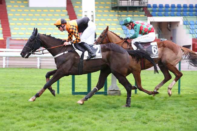 Photo d'arrivée de la course pmu PRIX AVRANCHIN à COMPIEGNE le Lundi 2 mars 2020