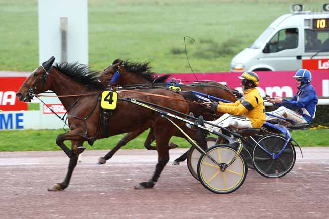 Photo d'arrivée de la course pmu PRIX DE DOUDEVILLE à CAEN le Jeudi 5 mars 2020